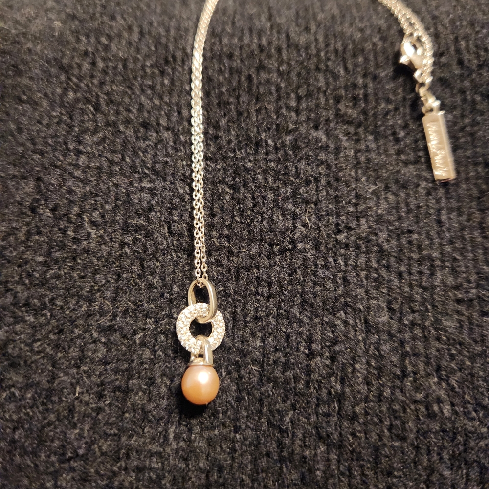 Vantel Pearls Elegant Necklace with Cream Pearl and Silver Accents